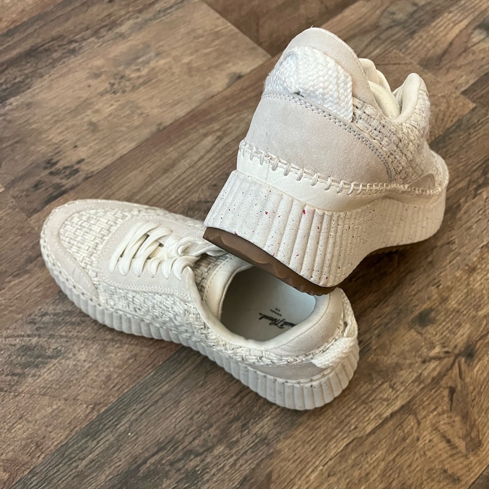 Universal Thread Off-White Persephone Sneakers - image 5